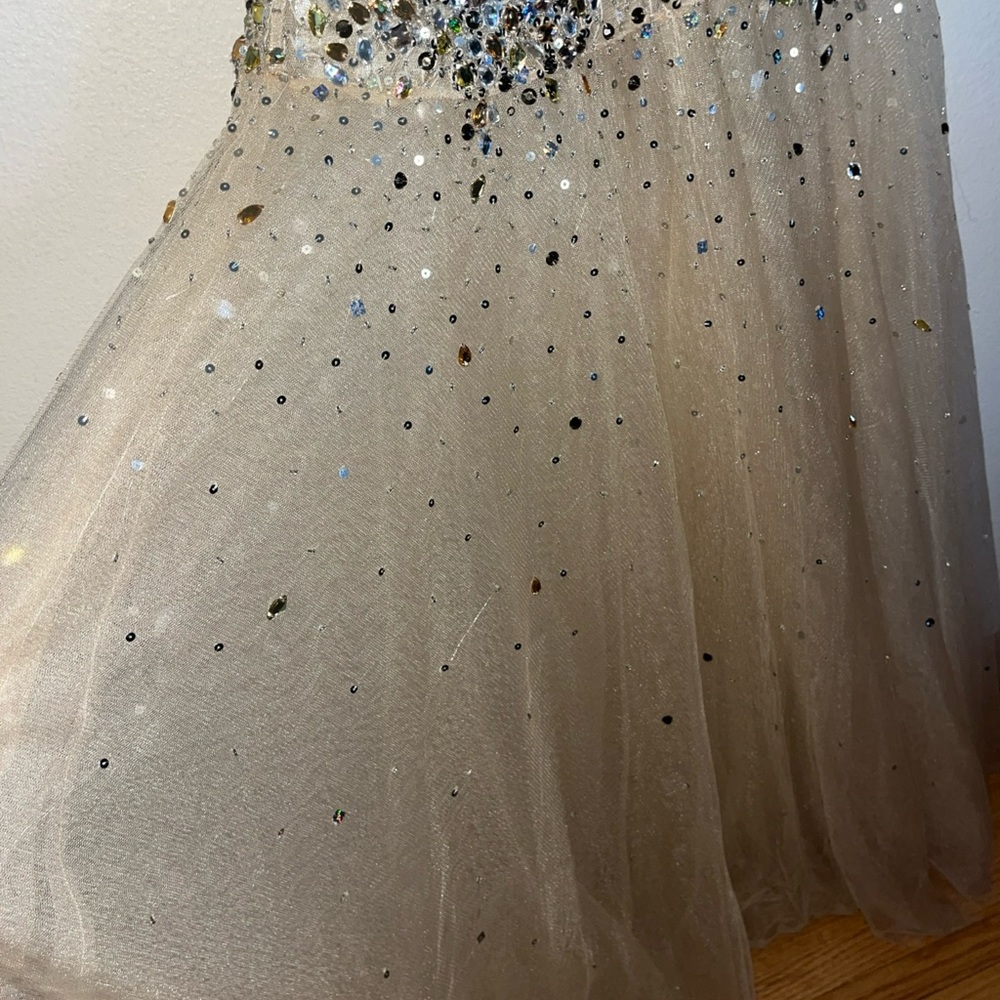 Gorgeous Jovani Gold halter  Sheer mermaid Gown size 4 - Picture 6 of 12